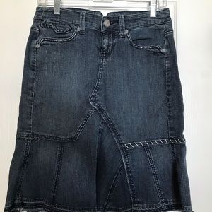 Candie’s Denim skirt size 5 LIKE NEW!